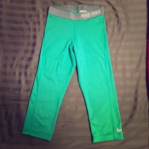 Nike pro Capri tight running pants